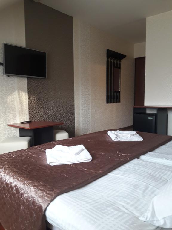 Csillag Panzio Hotel วาค ภายนอก รูปภาพ